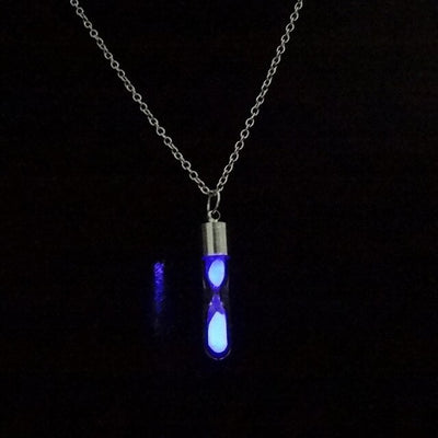 New Fashion Women Men Glowing Luminous Sand Timer Pendant Glass Hourglass Bottle Necklace Jewelry Decorations Gifts